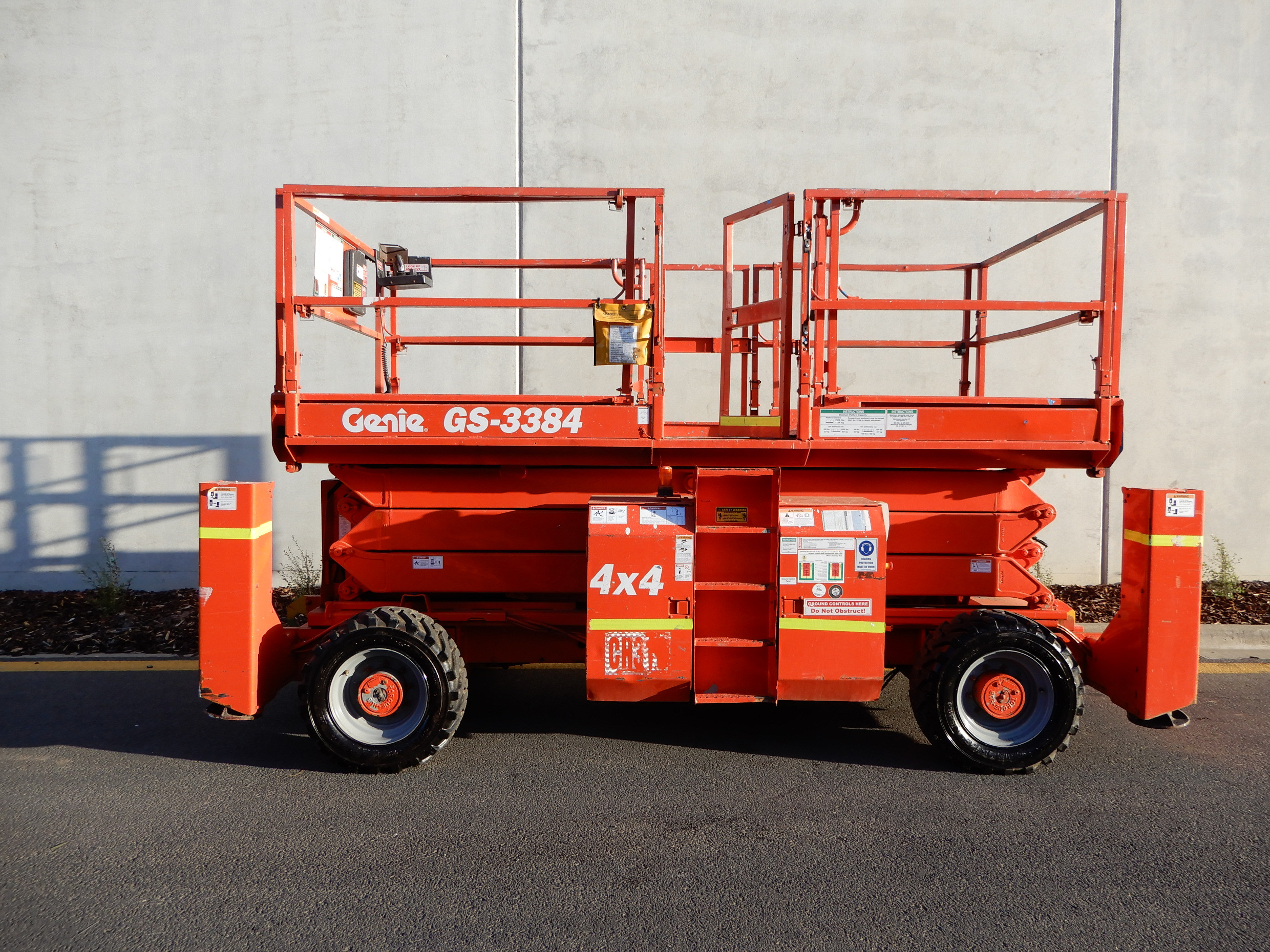 2005 GENIE GS-3384RT SCISSOR LIFT