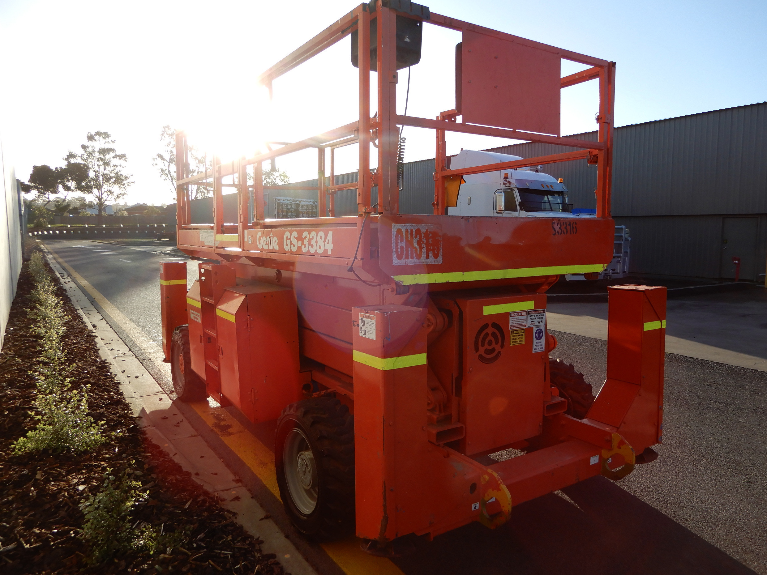 2005 GENIE GS-3384RT SCISSOR LIFT