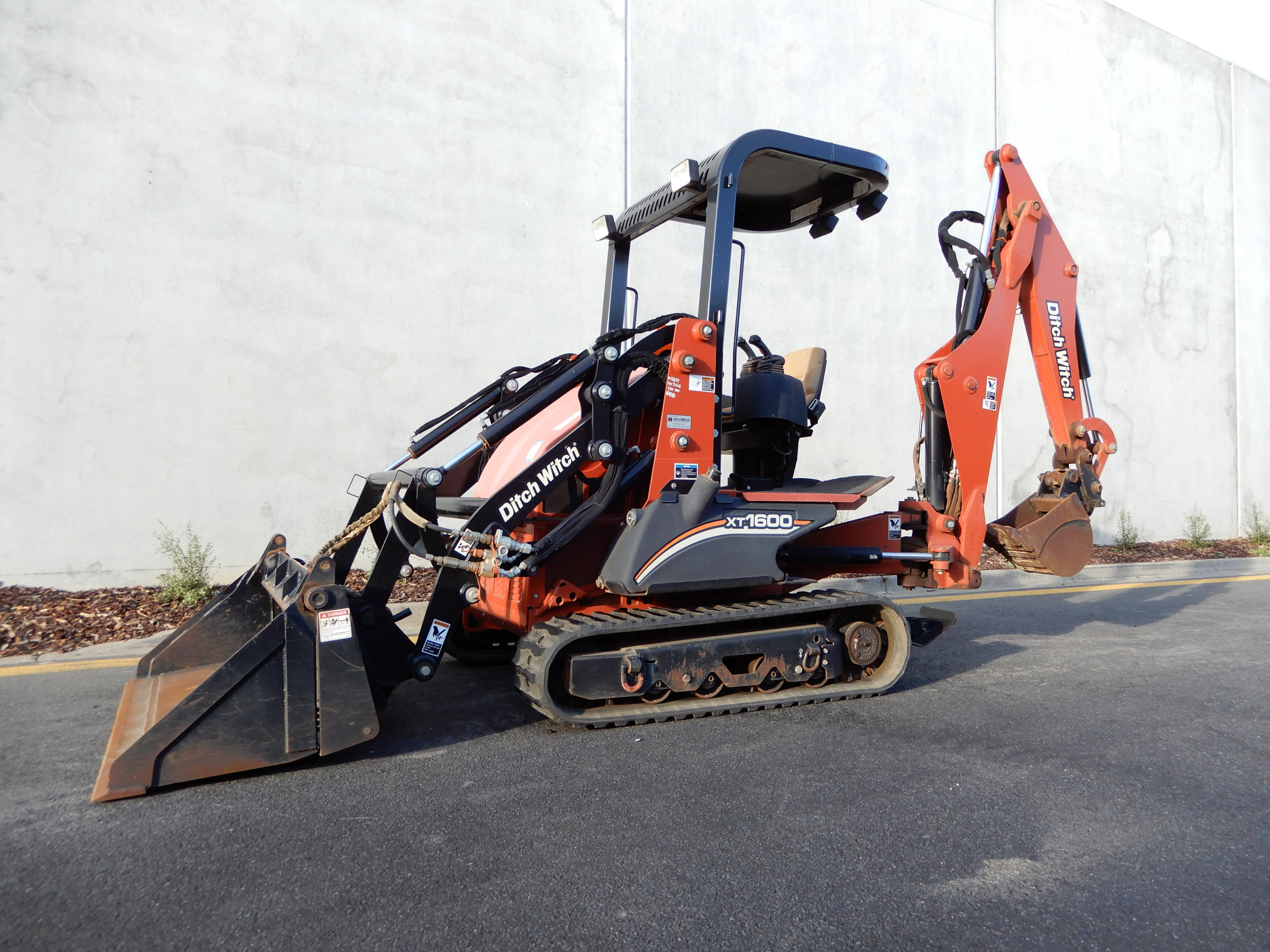 2008 DITCH WITCH XT1600 BACKHOE LOADER