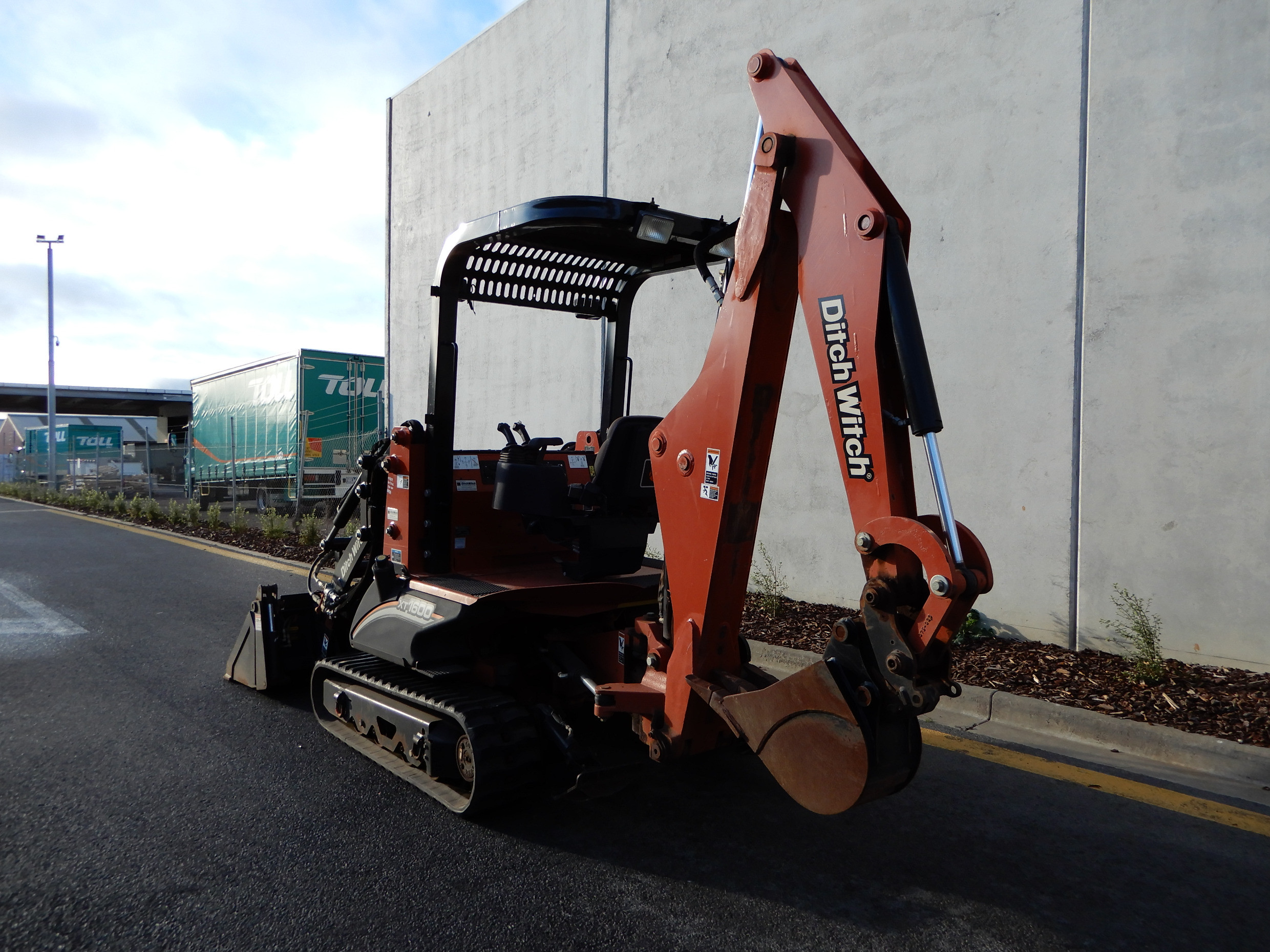 2008 DITCH WITCH XT1600 BACKHOE LOADER