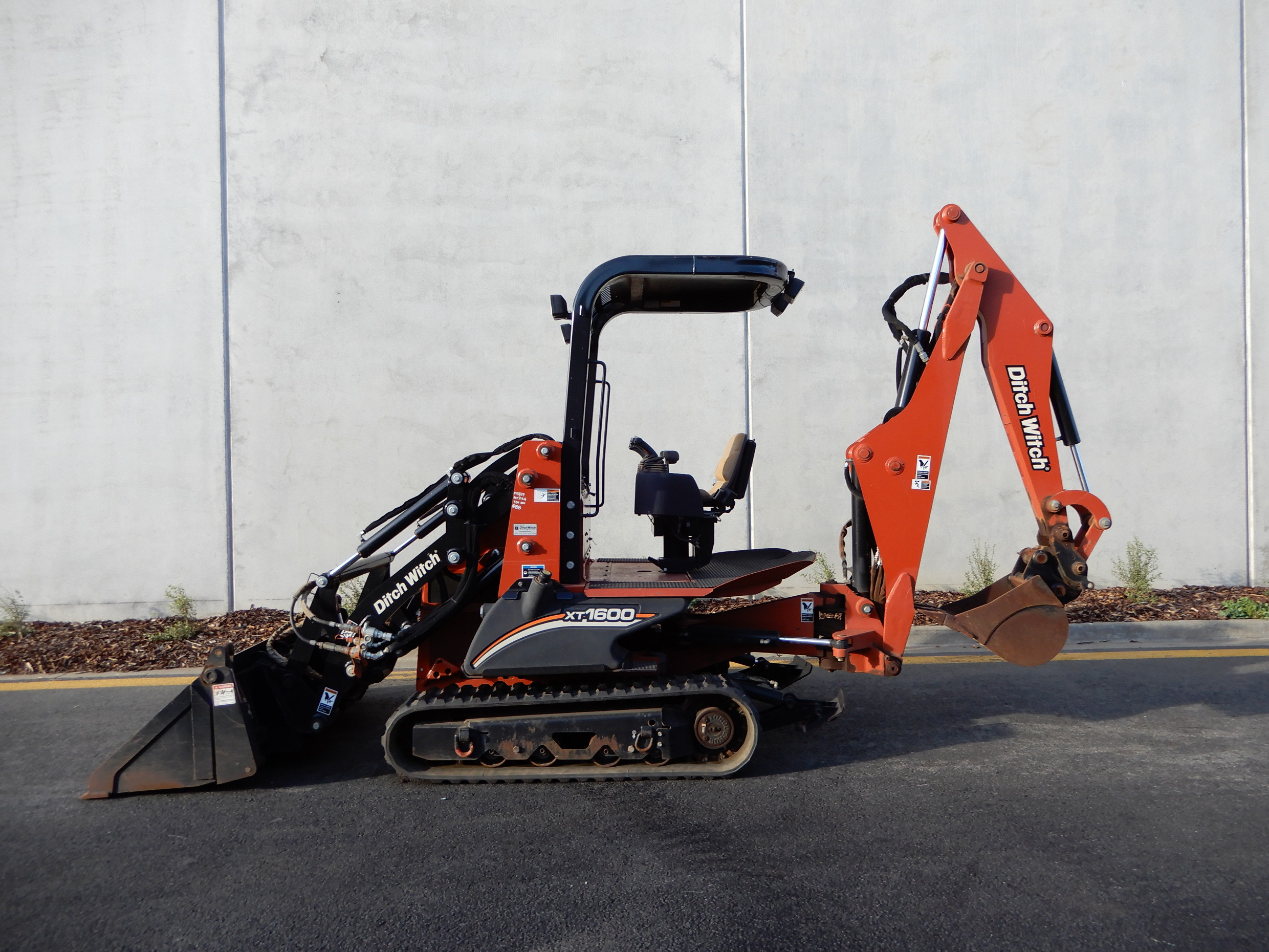 2008 DITCH WITCH XT1600 BACKHOE LOADER