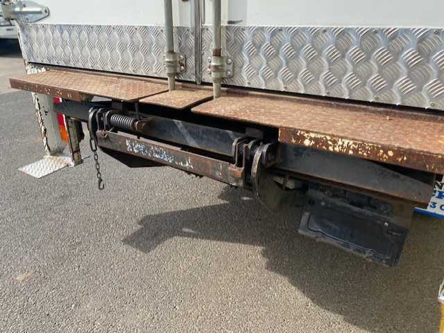 2006 FUSO CANTER TRUCK MANUAL TRAY