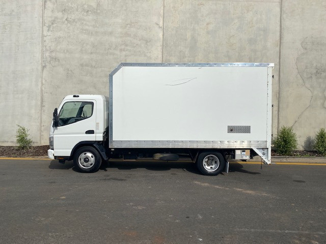 2006 FUSO CANTER TRUCK MANUAL TRAY