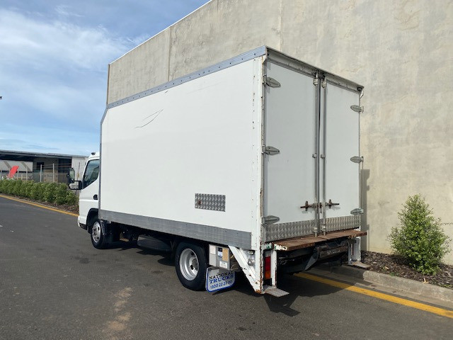2006 FUSO CANTER TRUCK MANUAL TRAY