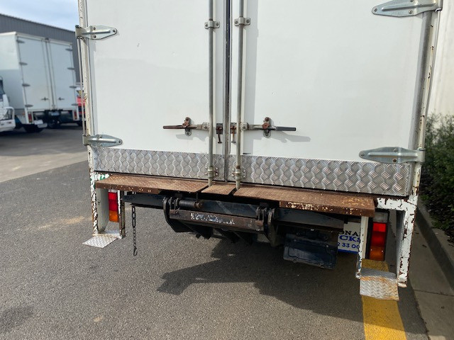 2006 FUSO CANTER TRUCK MANUAL TRAY