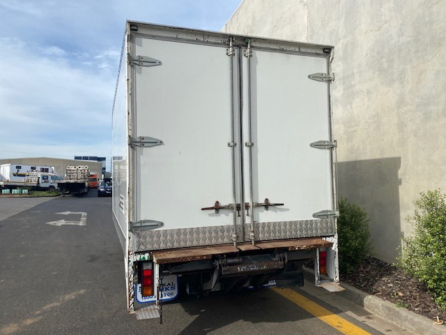 2006 FUSO CANTER TRUCK MANUAL TRAY