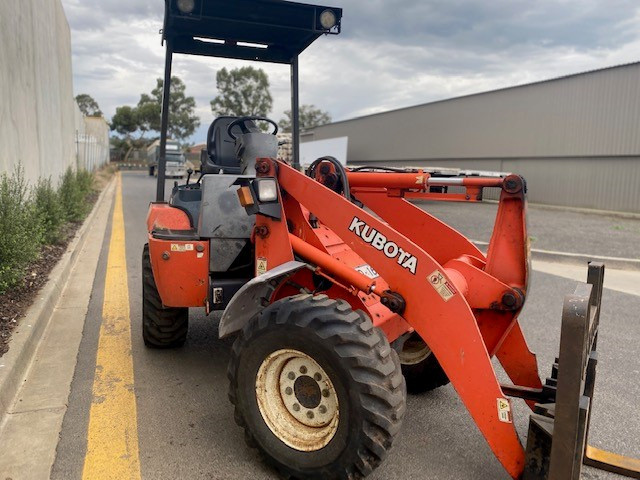 2007 KUBOTA R420 LOADER
