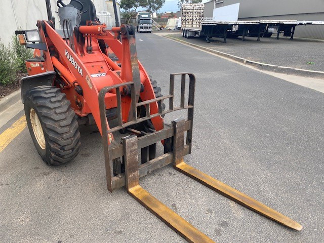 2007 KUBOTA R420 LOADER