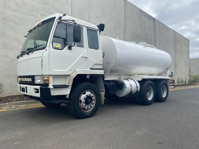 1985 MITSUBISHI FV458 WATER TRUCK