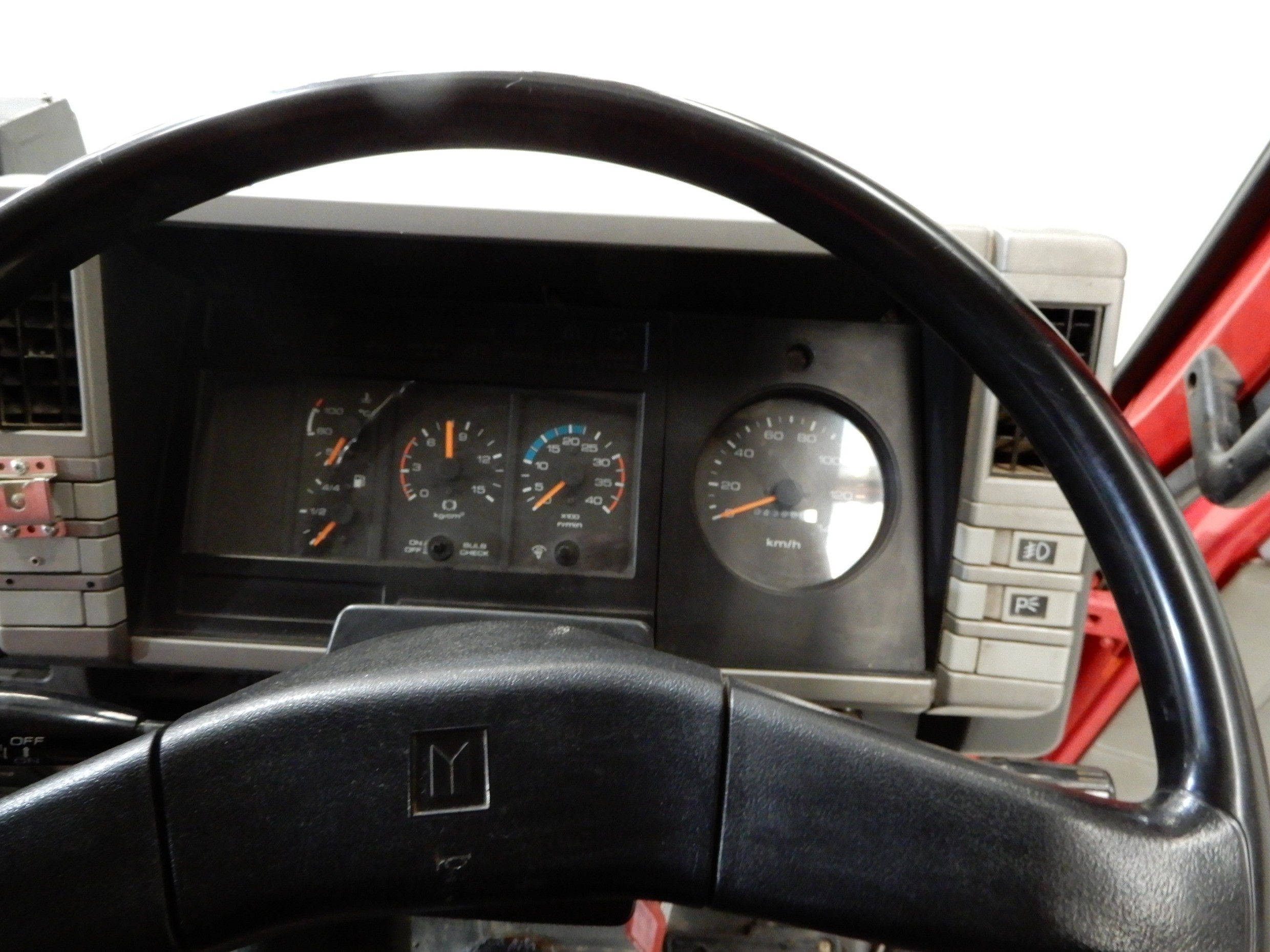 1989 ISUZU FSR MANUAL FIRE TRUCK