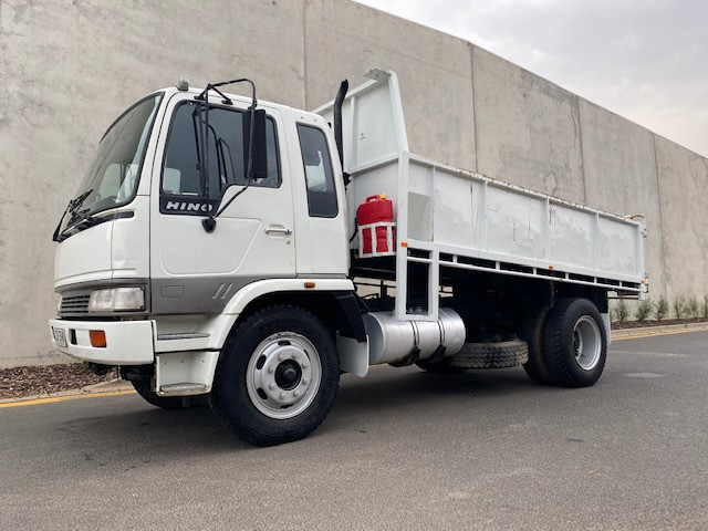 1993 HINO FE RAVEN TIPPER