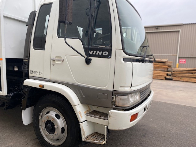 1993 HINO FE RAVEN TIPPER