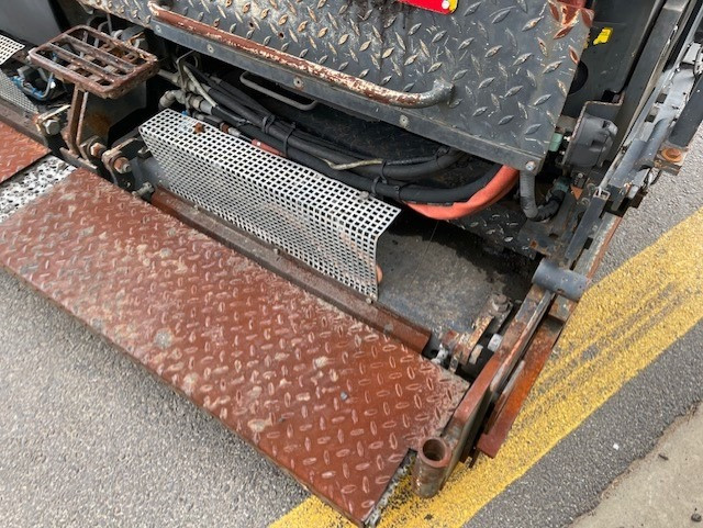 DYNAPAC F121-6W ASPHALT PAVER