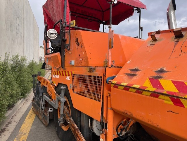 DYNAPAC F121-6W ASPHALT PAVER