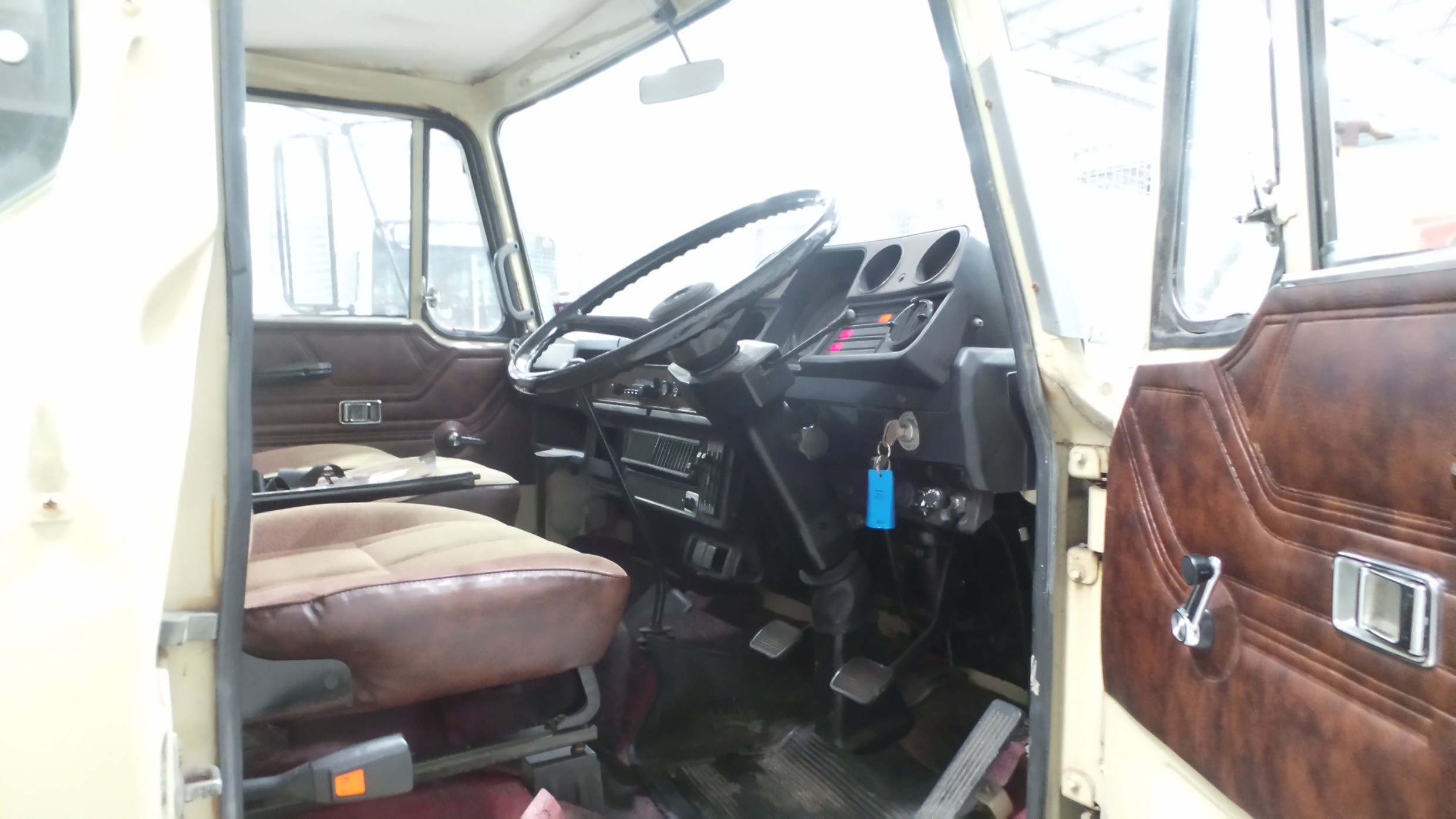 1980 MITSUBISHI FK STOCK/CATTLE CRATE TRUCK
