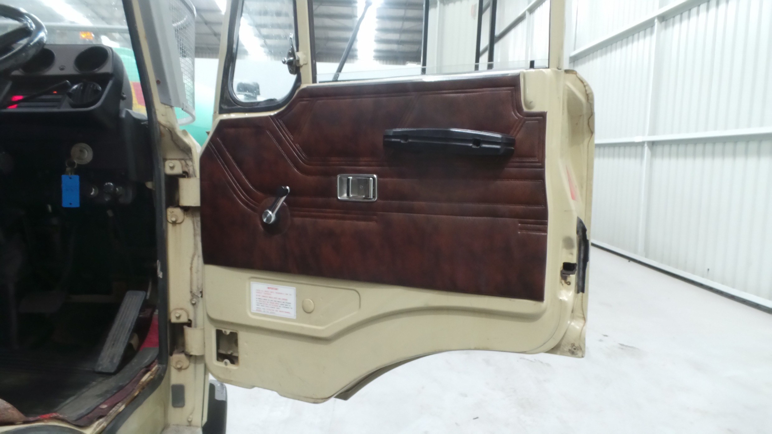 1980 MITSUBISHI FK STOCK/CATTLE CRATE TRUCK