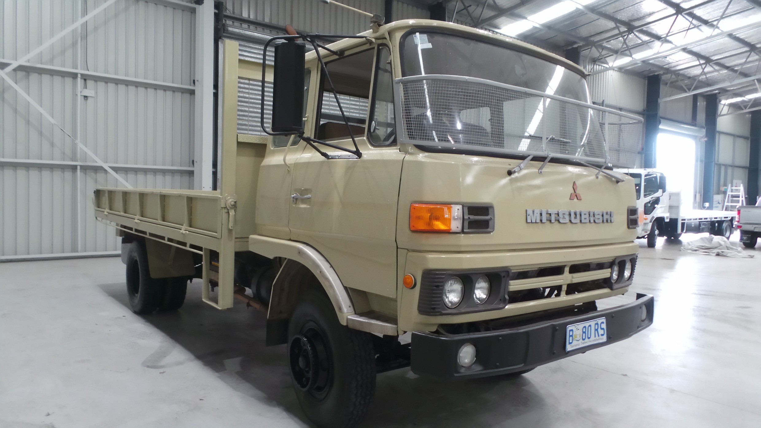 1980 MITSUBISHI FK STOCK/CATTLE CRATE TRUCK
