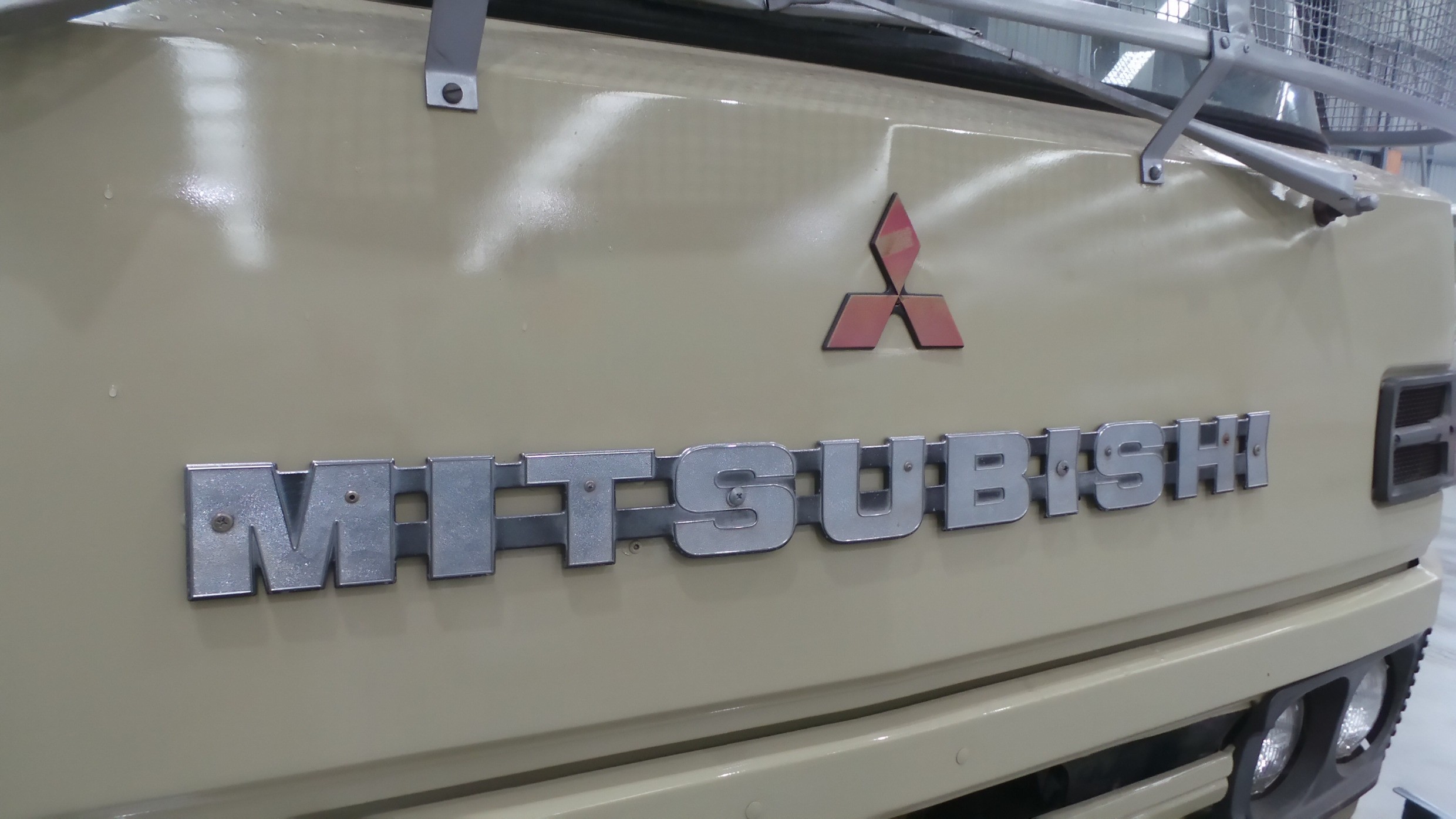 1980 MITSUBISHI FK STOCK/CATTLE CRATE TRUCK
