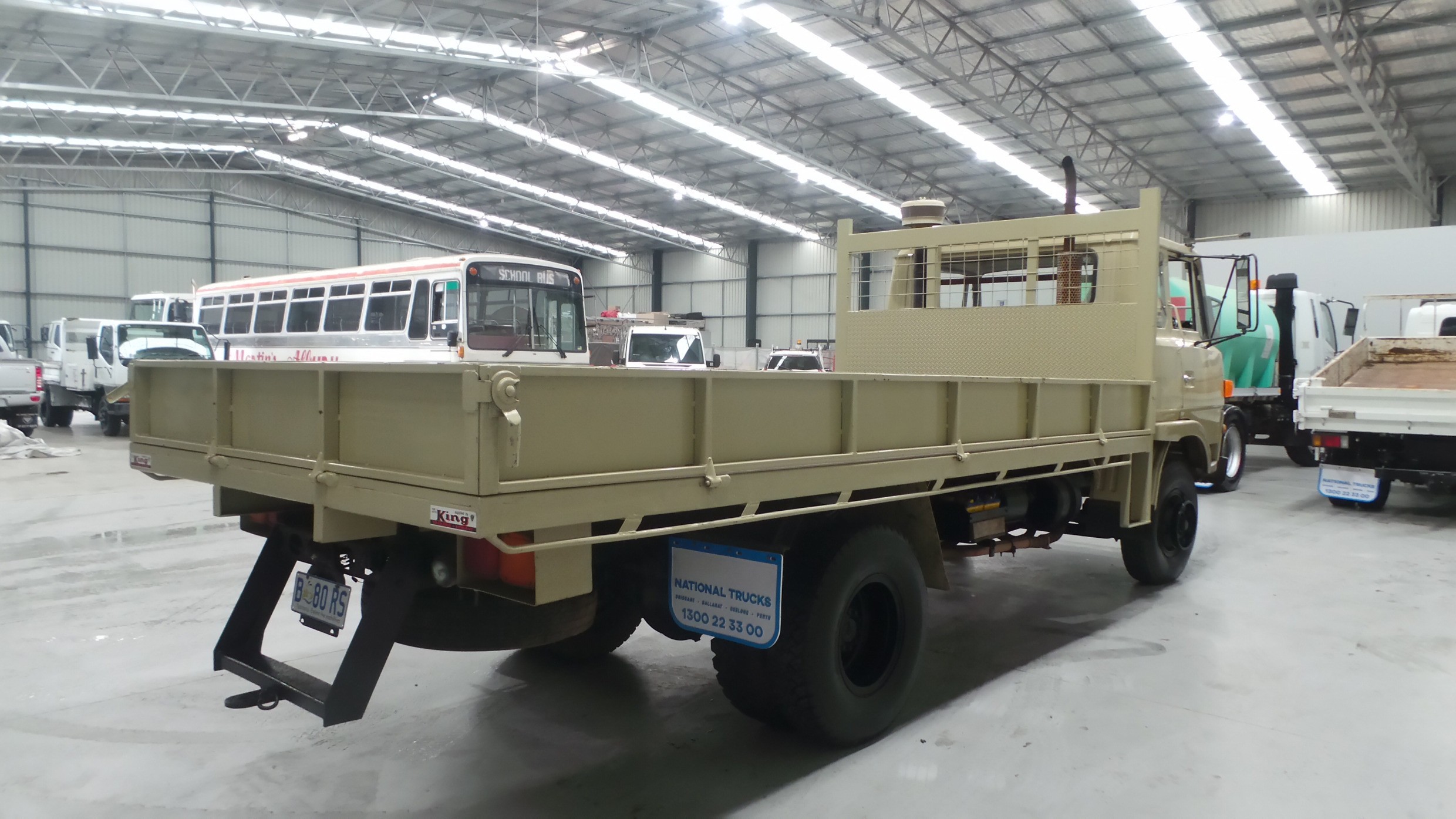 1980 MITSUBISHI FK STOCK/CATTLE CRATE TRUCK