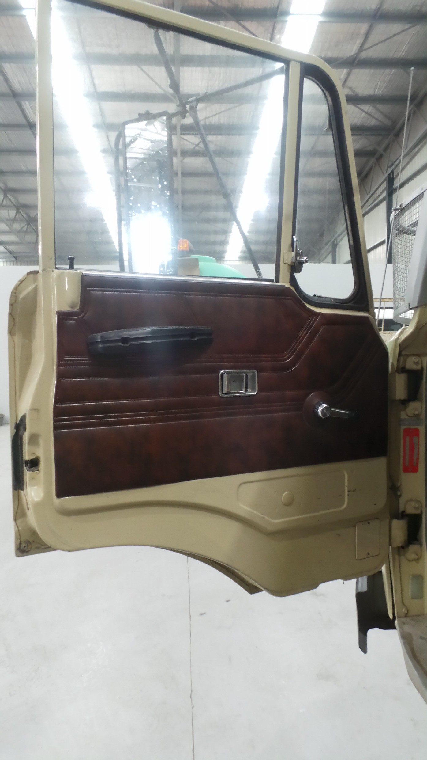 1980 MITSUBISHI FK TRUCK