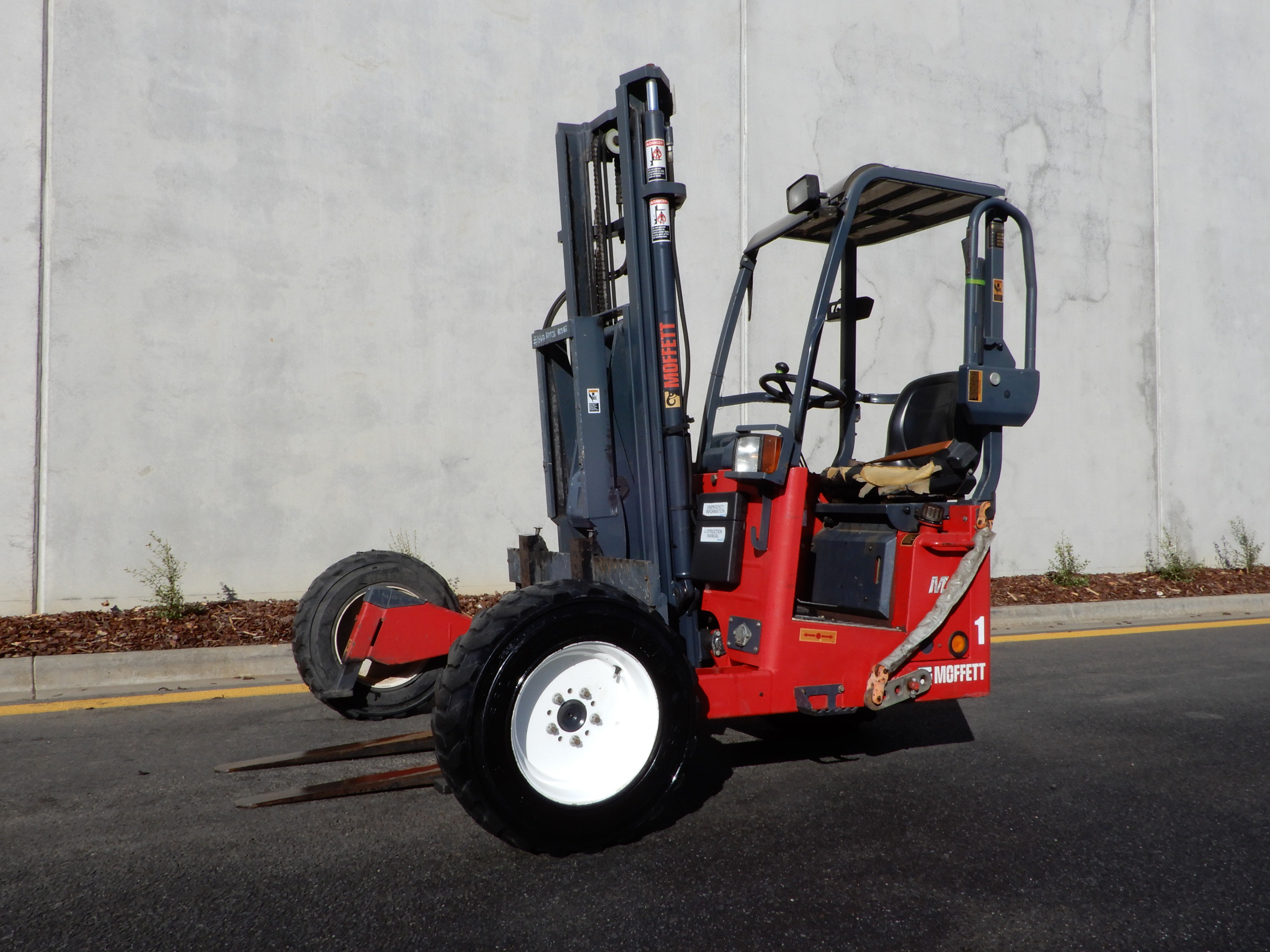 2009 MOFFETT M4 25.3 REACH FORKLIFT