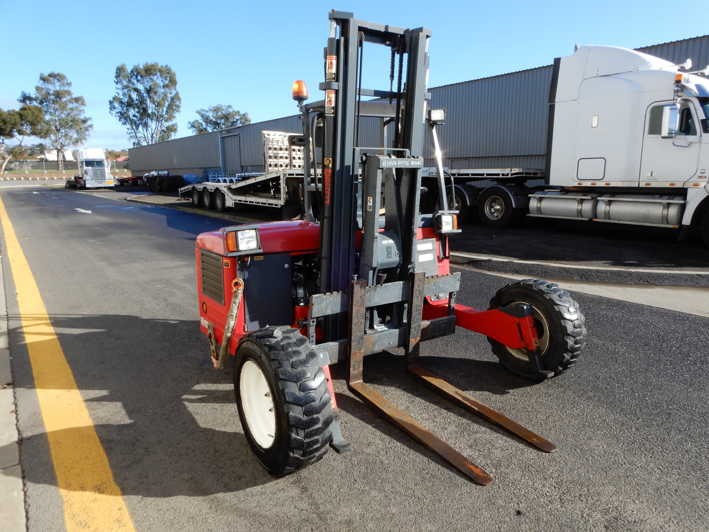 2009 MOFFETT M4 25.3 REACH FORKLIFT