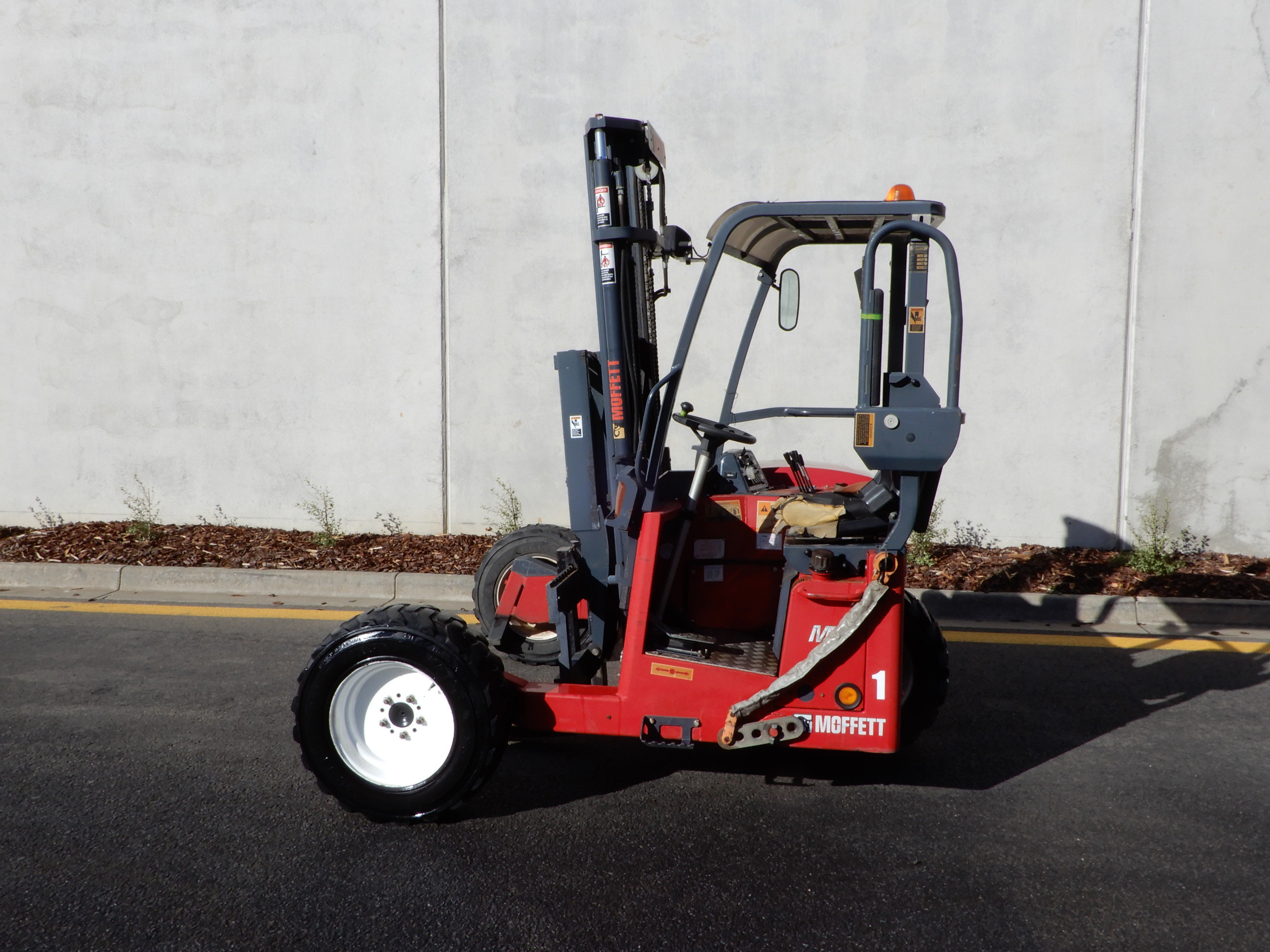 2009 MOFFETT M4 25.3 REACH FORKLIFT