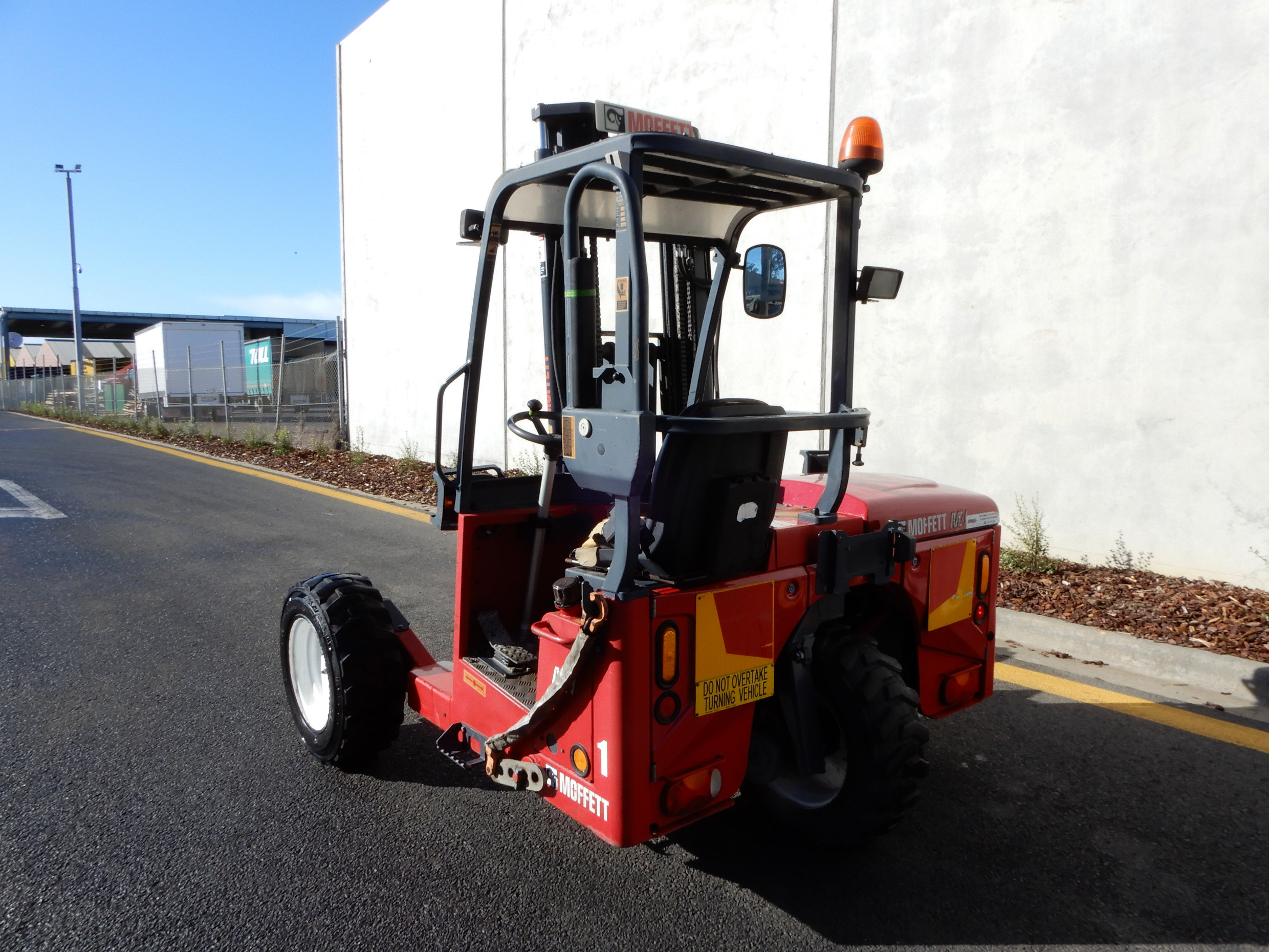 2009 MOFFETT M4 25.3 REACH FORKLIFT