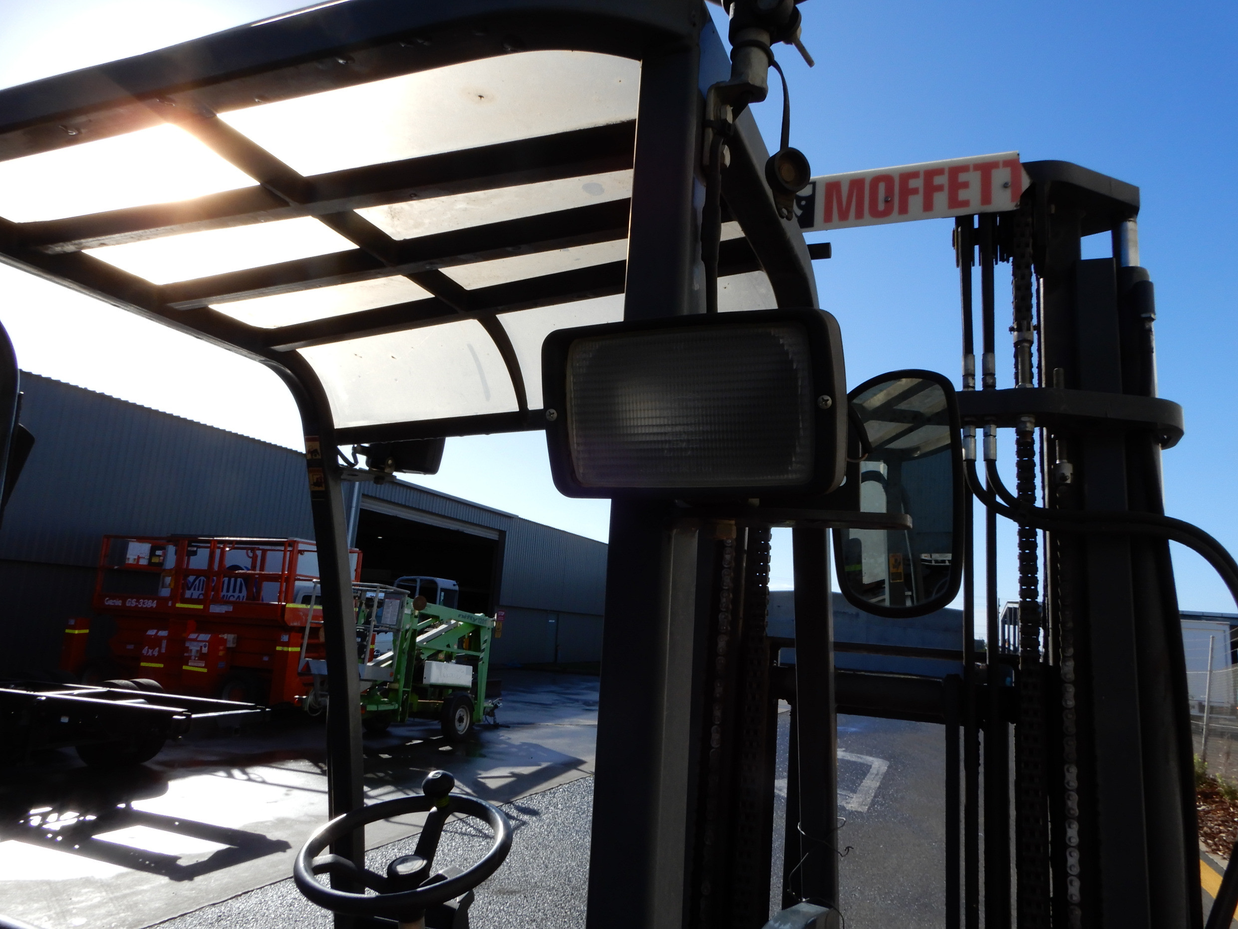 2009 MOFFETT M4 25.3 REACH FORKLIFT