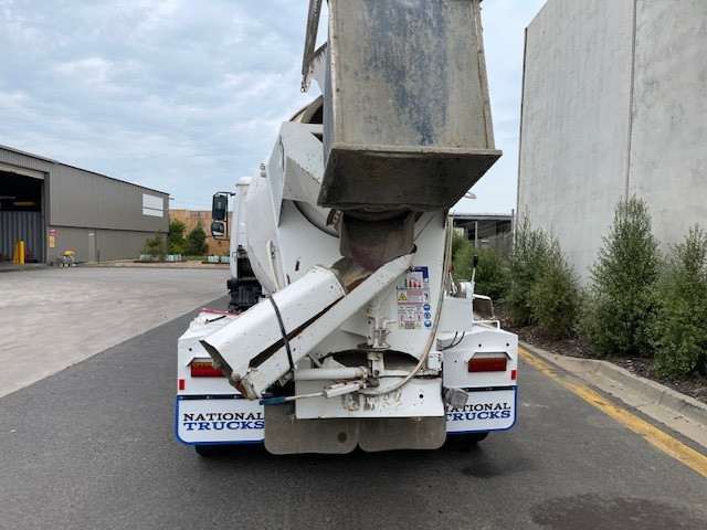 2010 NISSAN UD CONCRETE AGITATOR TRUCK