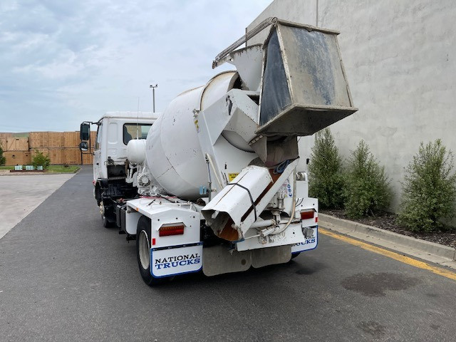 2010 NISSAN UD CONCRETE AGITATOR TRUCK