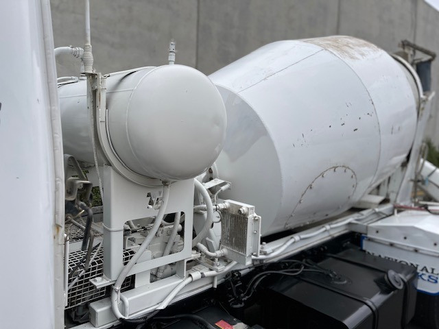 2010 NISSAN UD CONCRETE AGITATOR TRUCK