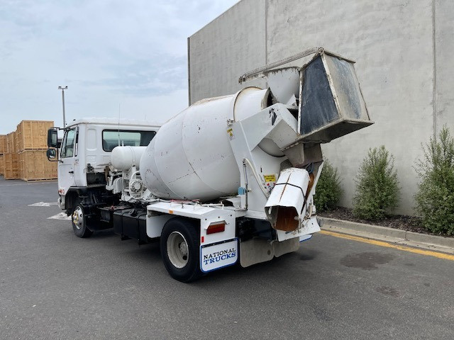 2010 NISSAN UD CONCRETE AGITATOR TRUCK