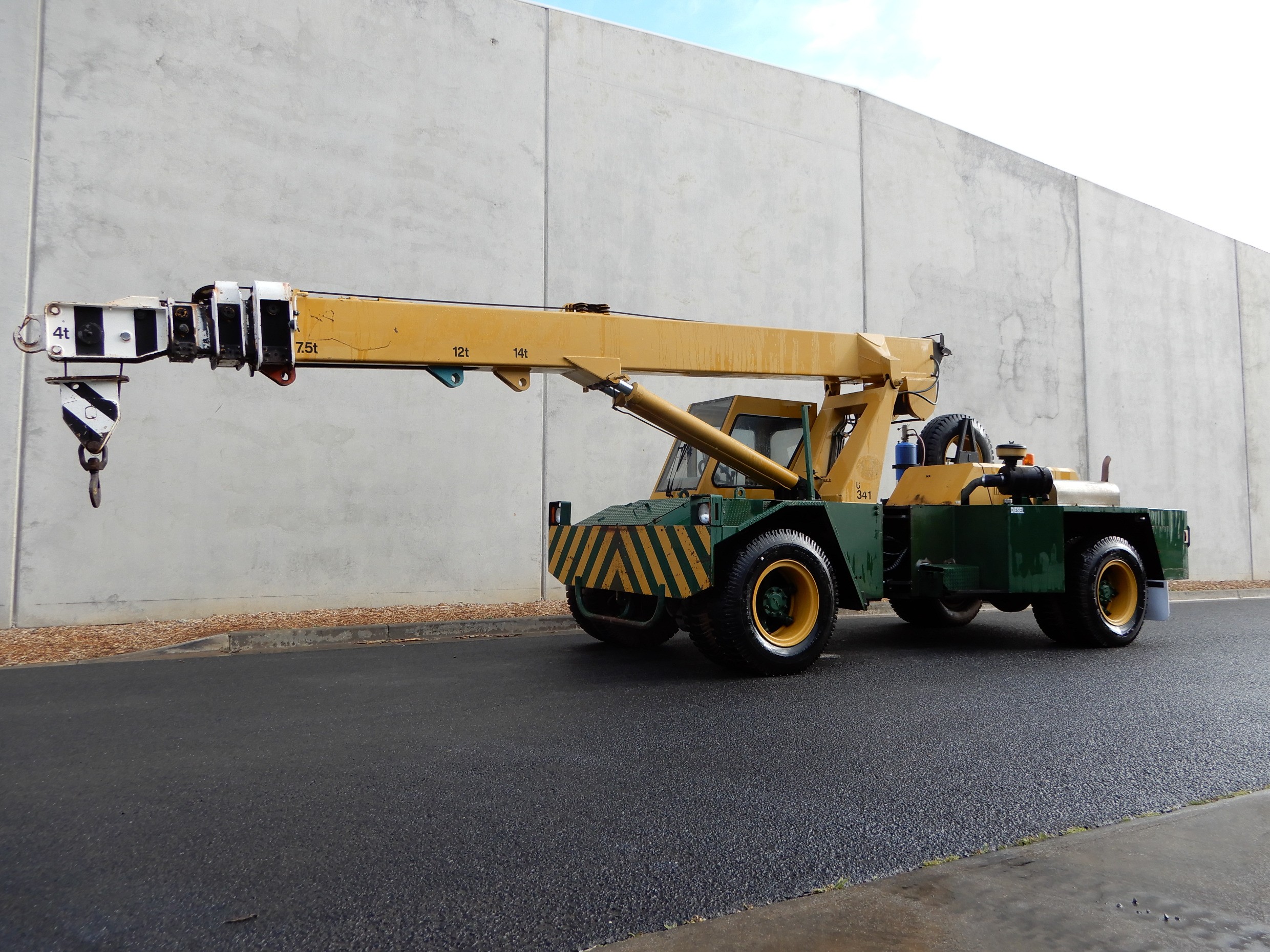2008 FRANNA MAC 14 CRANE TRUCK