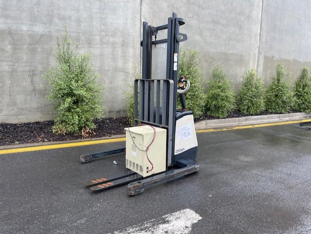 CROWN AFM356 WALK BEHIND FORKLIFT
