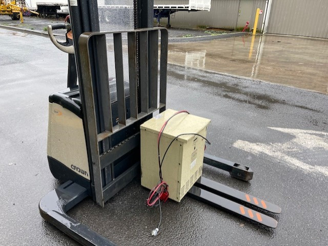 CROWN AFM356 WALK BEHIND FORKLIFT
