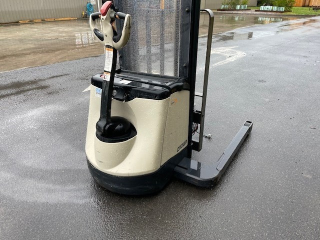 CROWN AFM356 WALK BEHIND FORKLIFT
