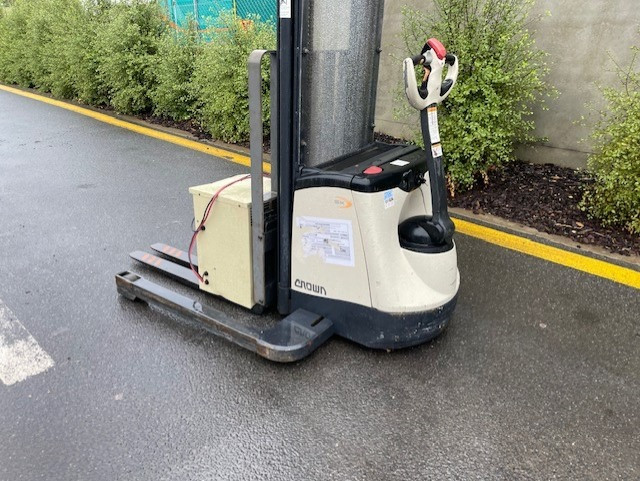 CROWN AFM356 WALK BEHIND FORKLIFT