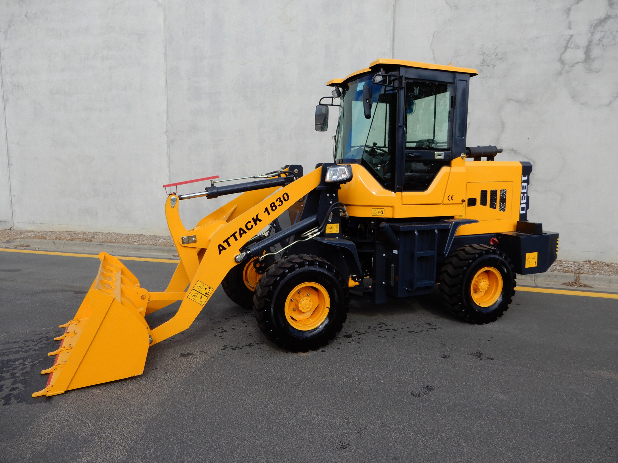 2019 ATTACK 1830 LOADER