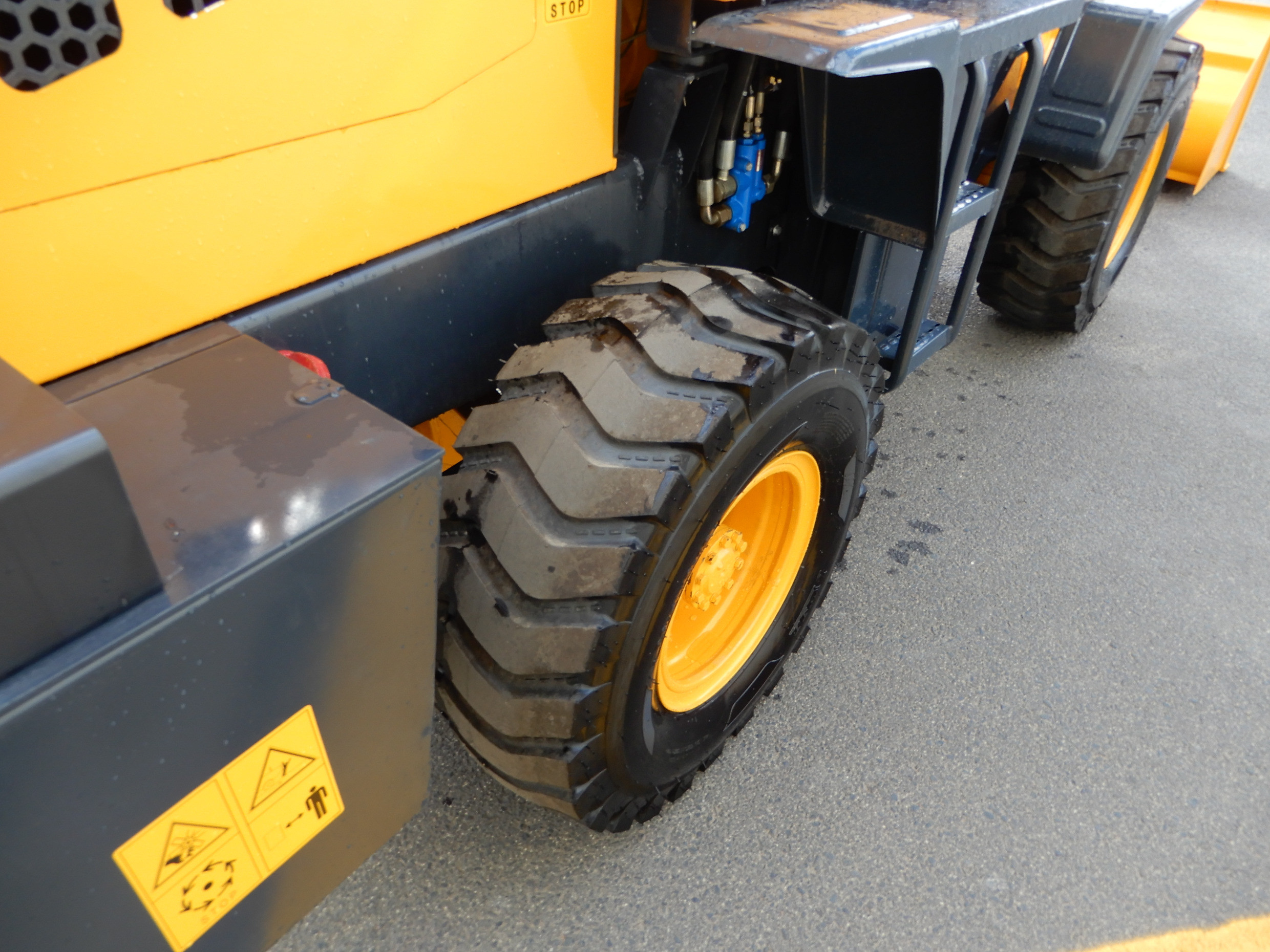 2019 ATTACK 1830 LOADER