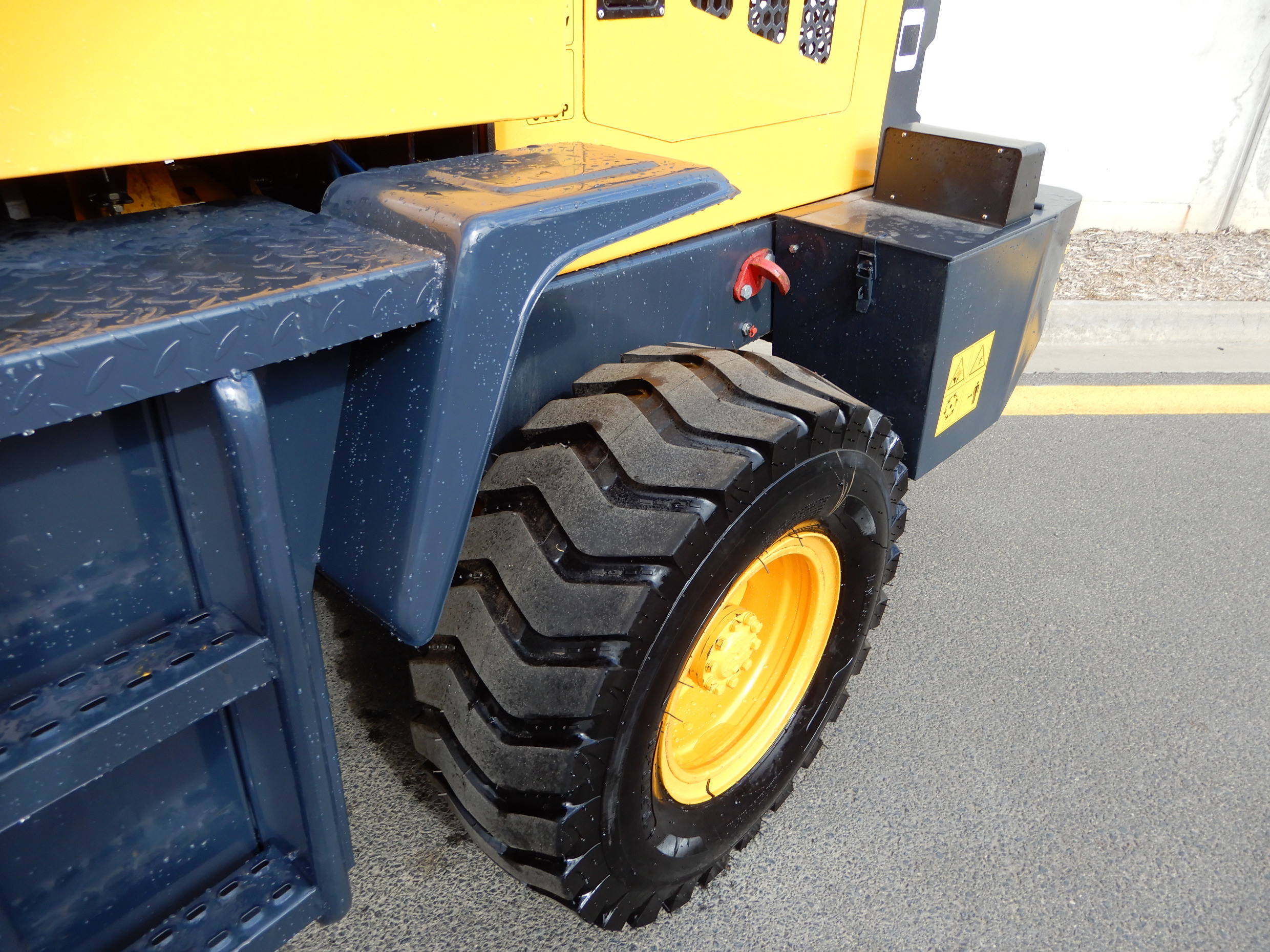 2019 ATTACK 1830 LOADER