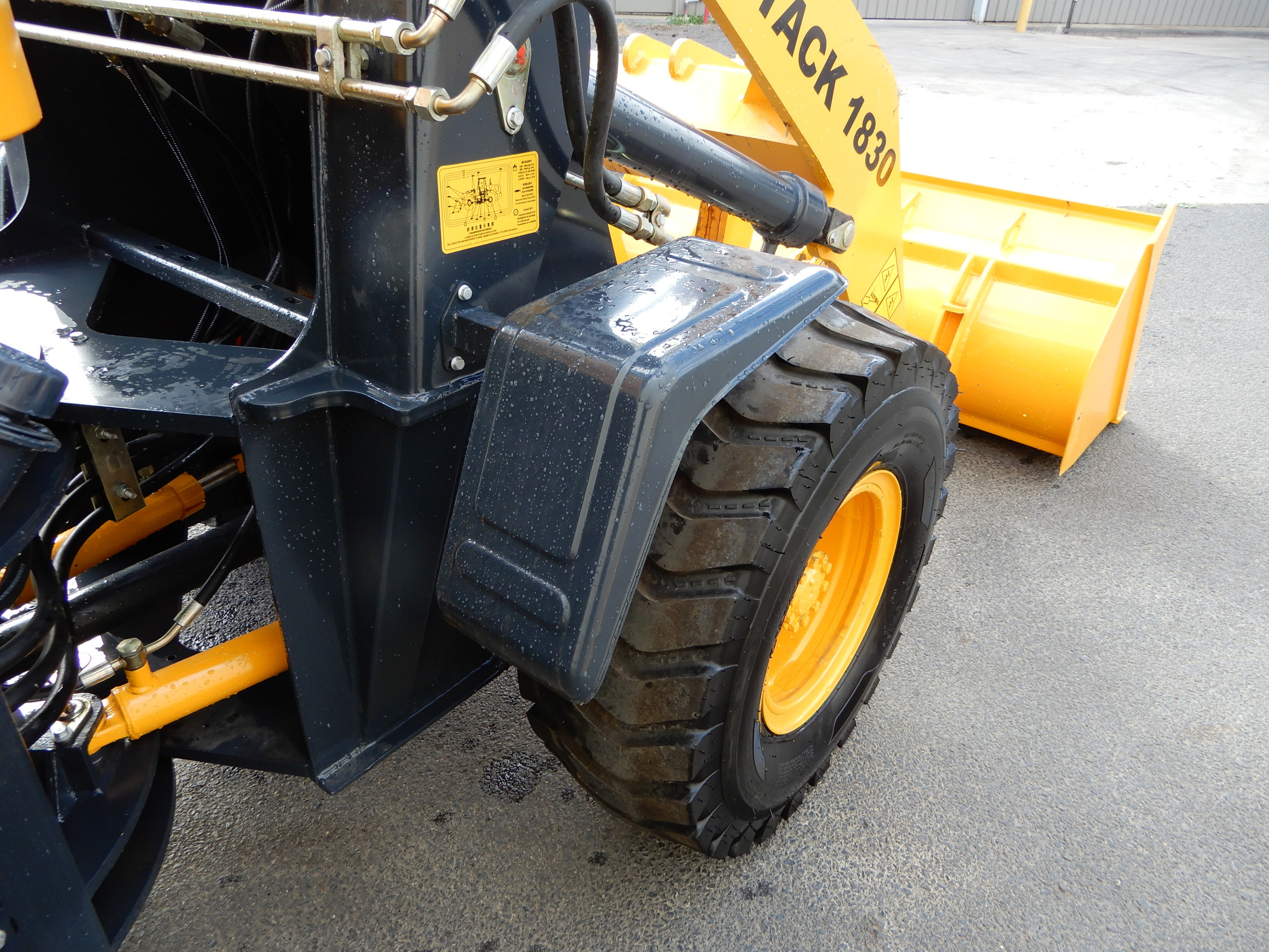 2019 ATTACK 1830 LOADER