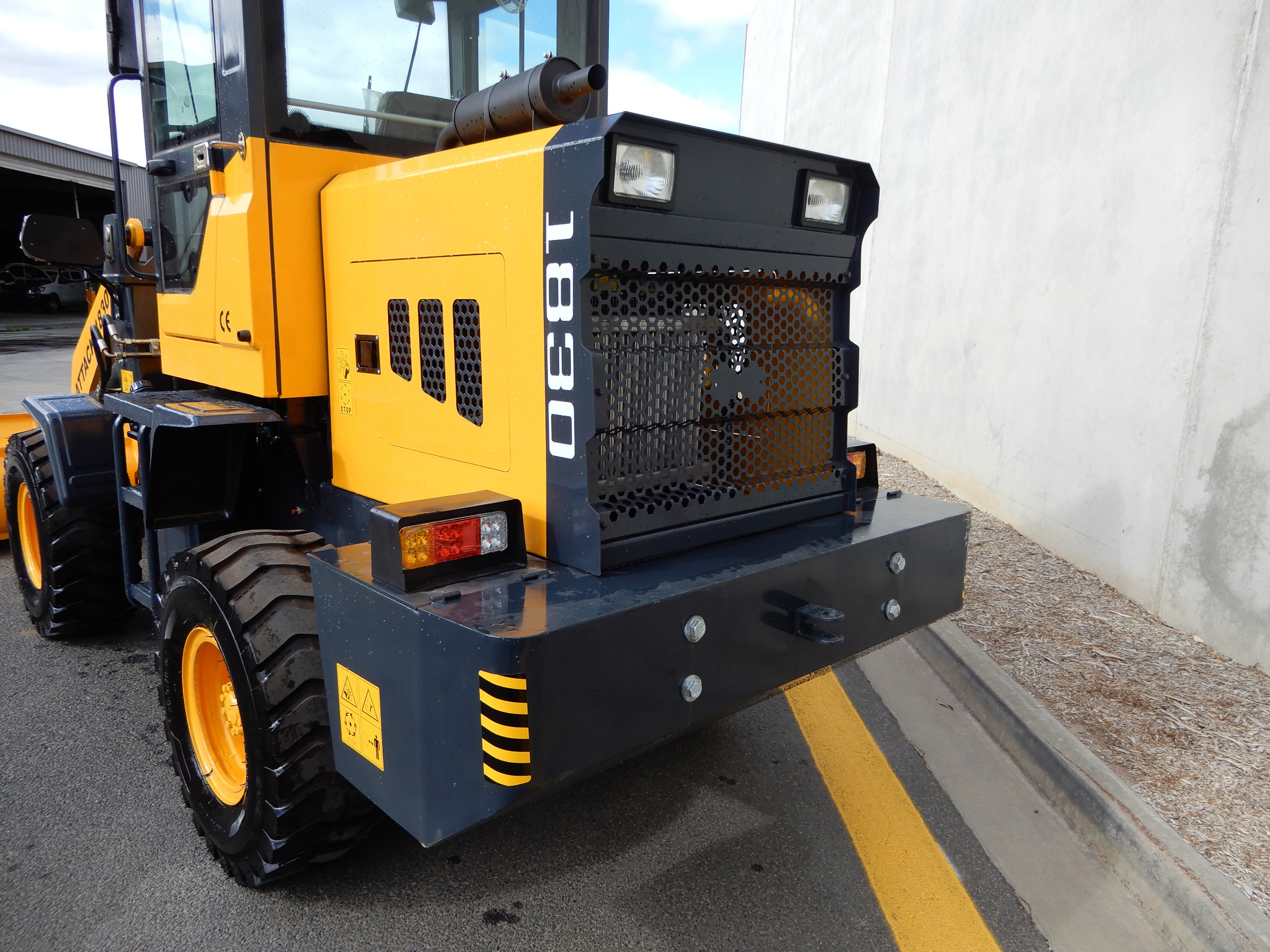 2019 ATTACK 1830 LOADER