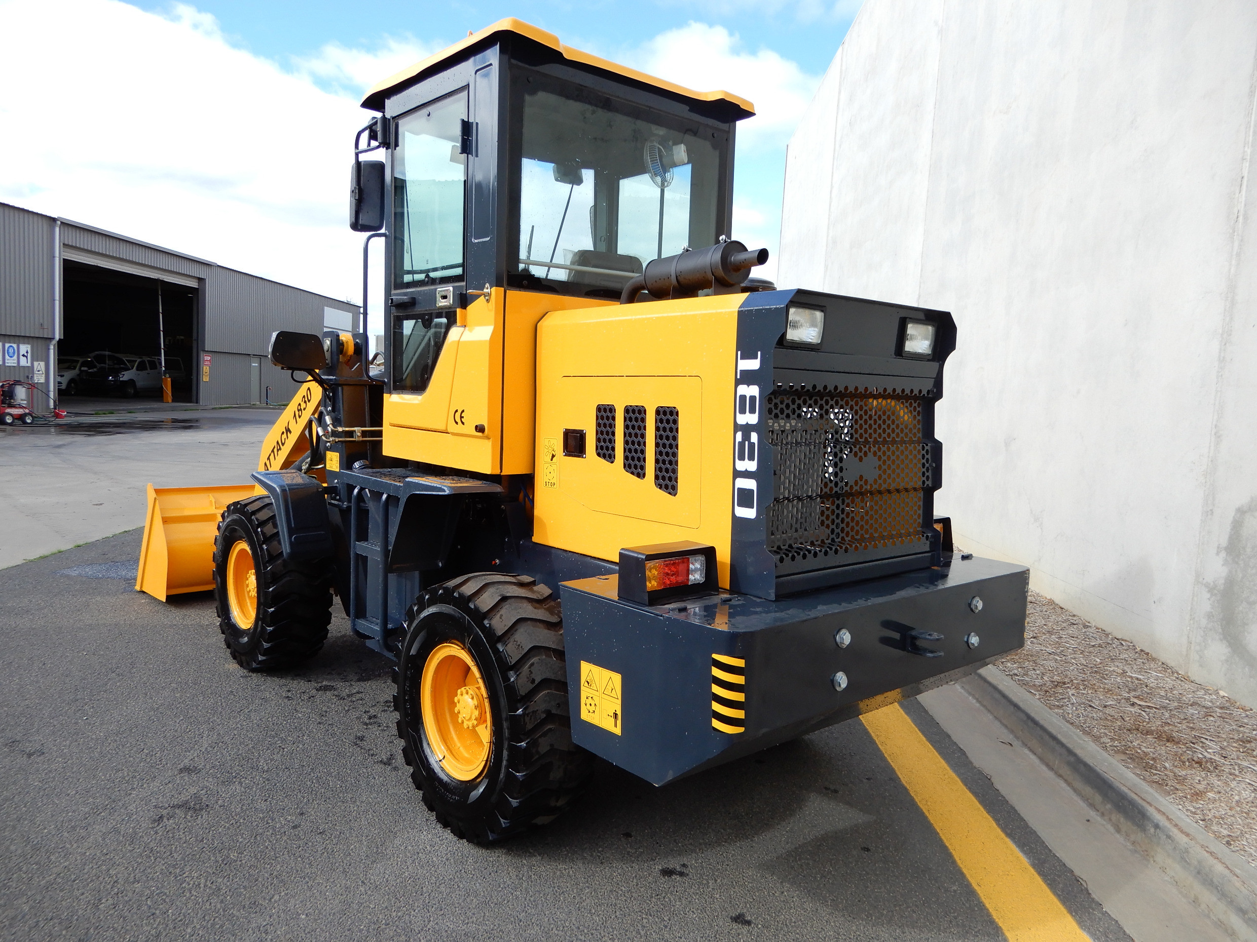 2019 ATTACK 1830 LOADER