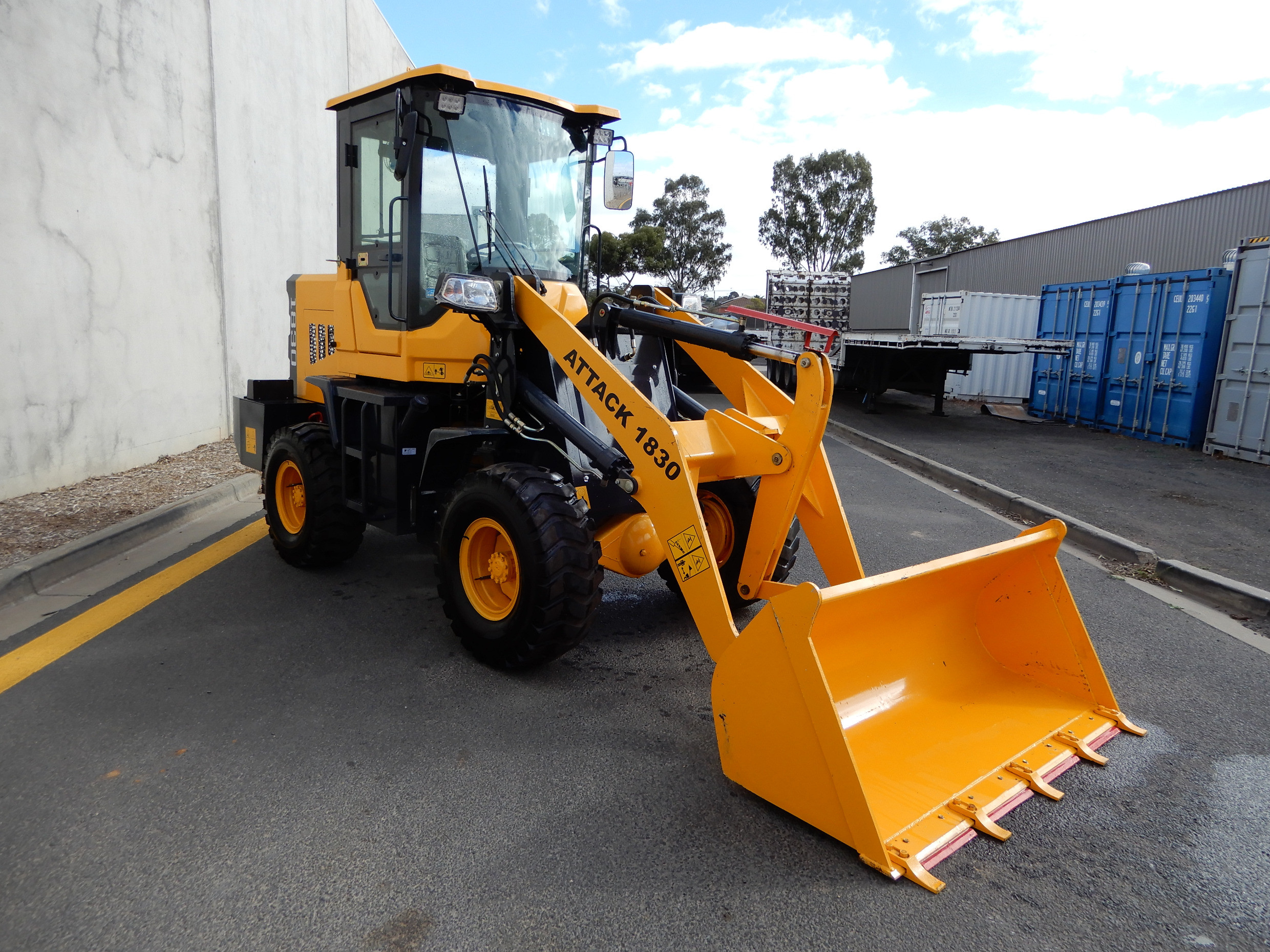 2019 ATTACK 1830 LOADER