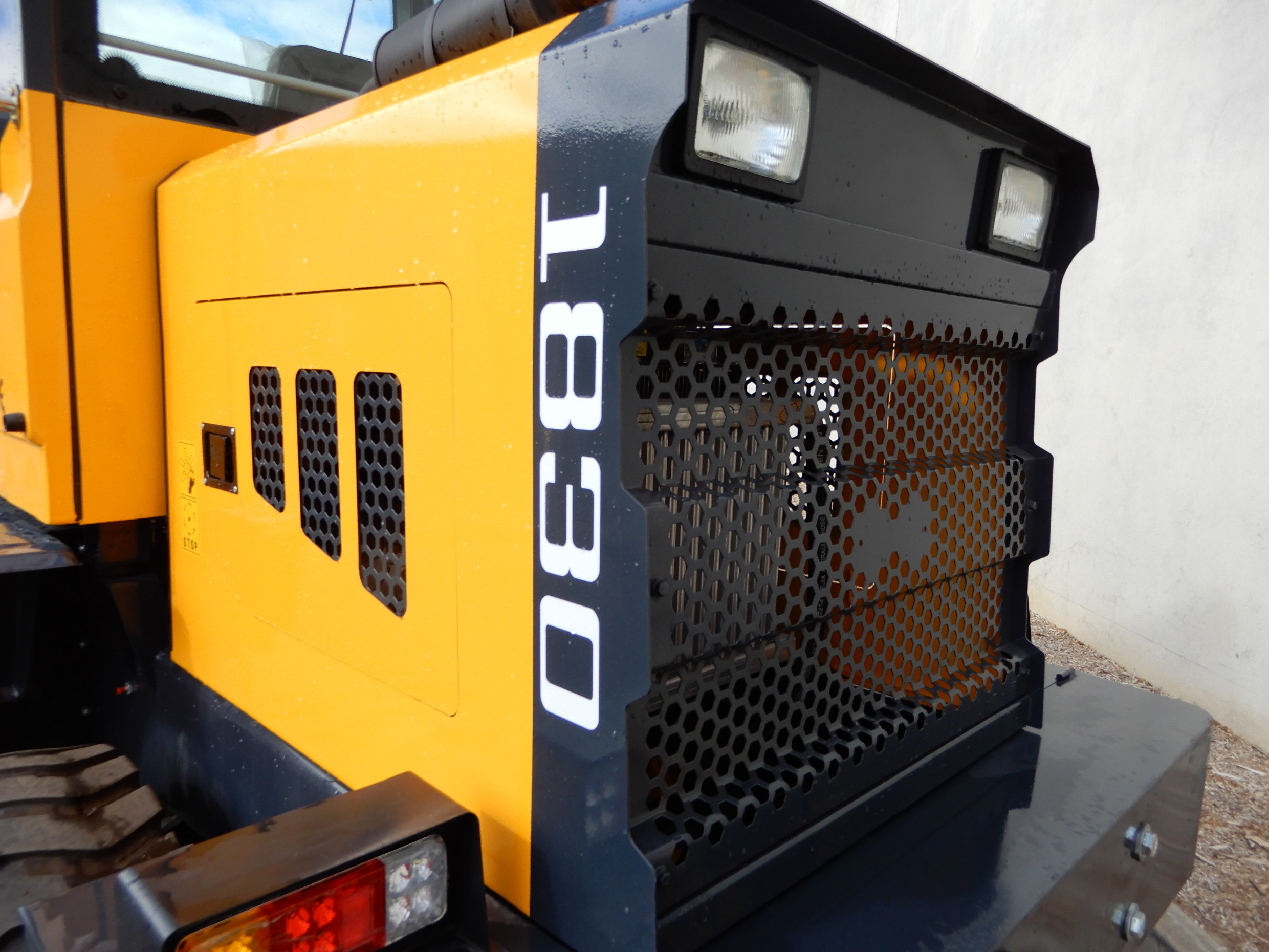 2019 ATTACK 1830 LOADER