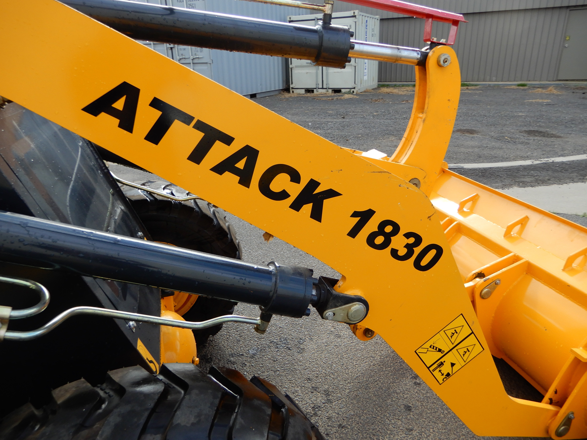 2019 ATTACK 1830 LOADER