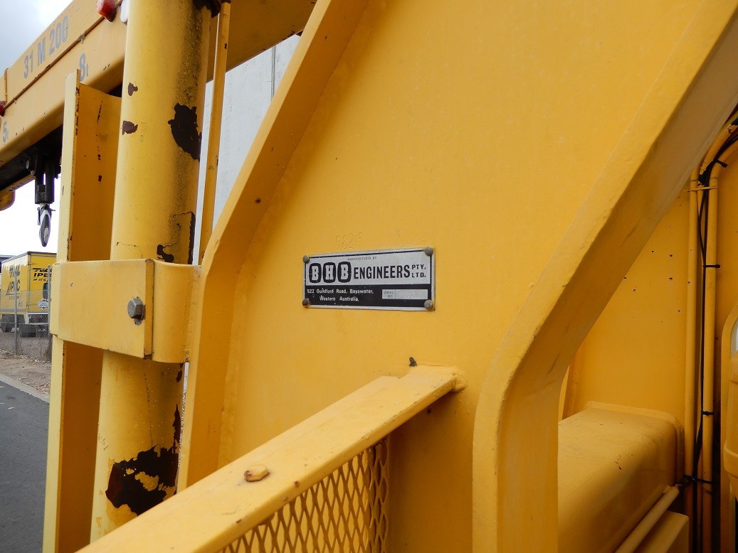 1986 LINMAC BHB MOUNTED CRANE TRUCK