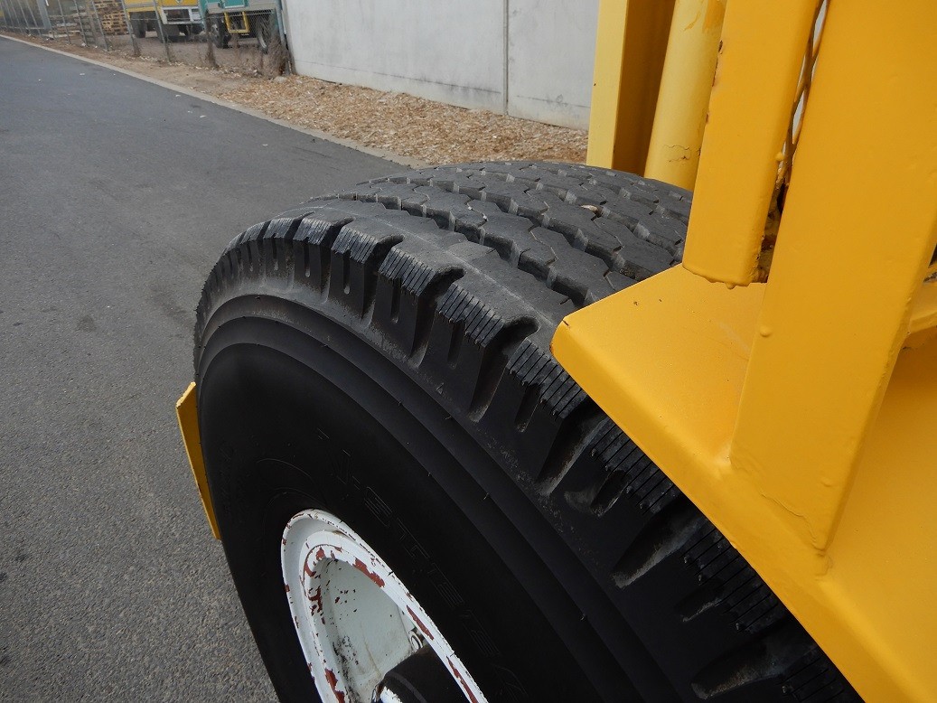 1986 LINMAC BHB MOUNTED CRANE TRUCK