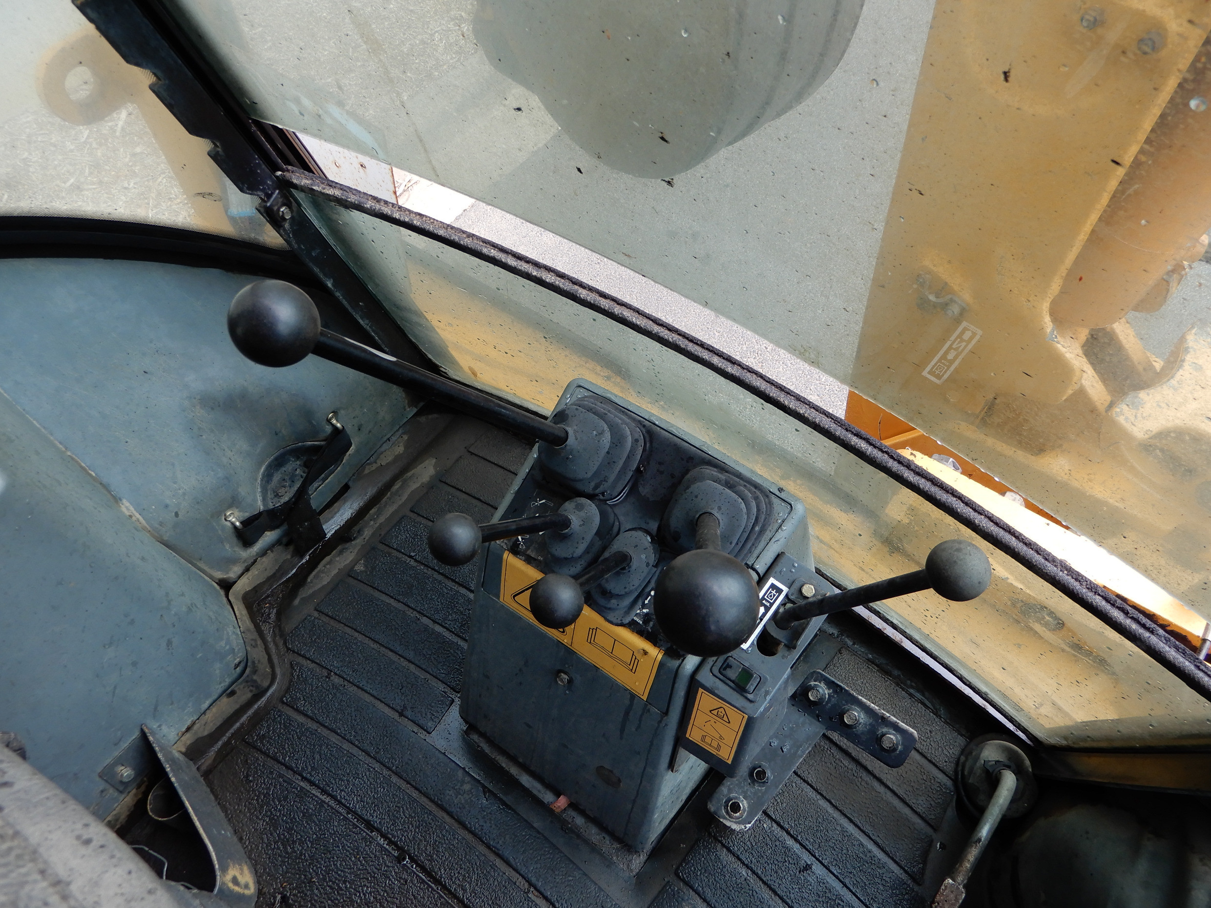 2001 CASE 580L BACKHOE LOADER